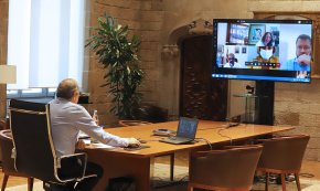 El Govern prohibeix les reunions de més de 10 persones i anuncia 500.000 tests a les escoles