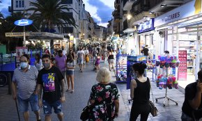 El TSJC avala la limitació horària als restaurants i la prohibició de fumar al carrer per la covid-19