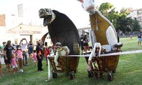 La llebre i la tortuga recreen la seva mítica cursa pels carrers del Barri Antic