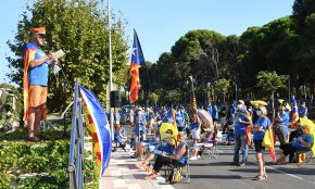 Poc més de 400 persones s'apleguen a la concentració de la Diada a Cambrils