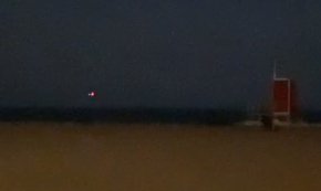 El rastreig nocturn d'un helicòpter davant la platja de Vilafortuny causa sorpresa en el veïnat
