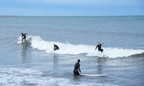 Vent, fred, temporal de mar... i surfistes