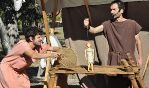 La Vil·la Romana de la Llosa acull la recreació de titelles romanes «Glàdius i Medulina»