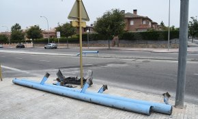Una conductora que gairebé triplicava la taxa d'alcoholèmia provoca desperfectes a la tanca del vial del Cavet