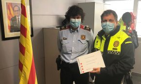 Un sergent i un agent interí de la Policia Local, distingits pel cos de Mossos d'Esquadra