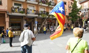 Els Avis i Àvies suspenen les concentracions dels dimecres mentre duri el toc de queda