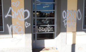Segueixen les bretolades i el procés de degradació de l'antiga estació de tren