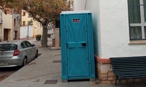 L'Ajuntament instal·la sis lavabos públics repartits entre les platges i la Vila