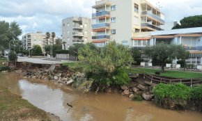 Lluís Abella, regidor de Serveis: «Ja tenim els diners i en breu es tiraran endavant les obres d'arranjament de la desembocadura del barranc de la Verge del Camí»