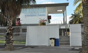 Cambrils té catorze grups escolars confinats que corresponen a set centres educatius