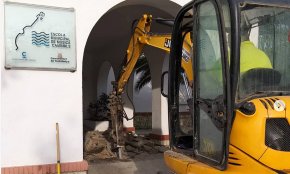 Es canvia part del paviment malmès del recinte de l'Escola Municipal de Música