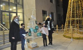L'enllumenat nadalenc ja llueix als carrers de Cambrils