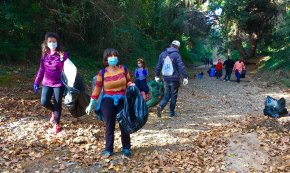 L'entitat Al Camp Residu Zero recull muntanyes de brossa i residus a Cambrils, Tarragona, Reus i Valls