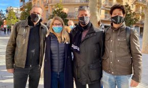 Junts recull signatures a Cambrils per avalar la seva candidatura a les eleccions al Parlament del 14-F