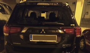 Xafen els vidres de quatre vehicles estacionats al barri del Pinaret