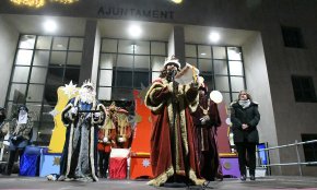 Tot a punt per a la imminent arribada de Ses Majestats els Reis Mags d'Orient, aquesta tarda, a la plaça de l'Ajuntament