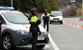 Els Mossos anuncien un desplegament amb 258 punts de control a les carreteres per garantir el confinament municipal 