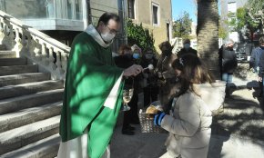 La benedicció dels animals al pati de l'Ermita, únic acte de celebració de Sant Antoni
