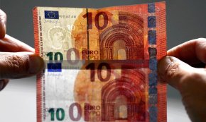 La Policia Local intercepta un home que intentava colar bitllets falsos de 10 euros a diferents comerços