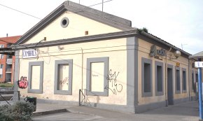El futur de l'antiga estació de tren segueix sent un interrogant: conservar l'edifici o enderrocar-lo? 