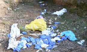 Es detecta un abocament de deixalles sanitàries a tocar del barranc de la Mare de Déu del Camí