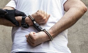 La Policia Local deté un individu per un delicte d'usurpació de bé immoble a un xalet de La Dorada
