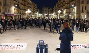 Unes 200 persones protesten a Tarragona sense incidents per l'alliberament de Hasel i del reusenc empresonat a Granada