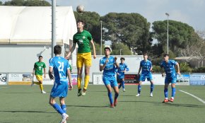 El Cambrils Unió juvenil preferent empata en el temps de descompte i suma el primer punt
