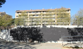 Tapen amb pintura negra un grafit que denunciava els abusos de l'Església catòlica a menors