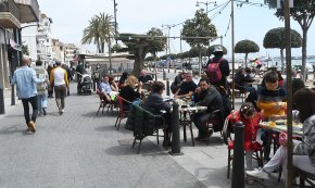El temps ennuvolat i la pluja se sumen al primer cap de setmana de retorn del confinament comarcal
