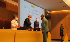 S'entrega la Medalla al Mèrit de la Protecció Civil a la Unitat Subaquàtica de la Guàrdia Civil que va participar en l'operatiu de l'avioneta sinistrada al mar