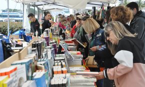 Es recupera el mercat de Sant Jordi al port que enguany disposarà d'un total de 19 carpes