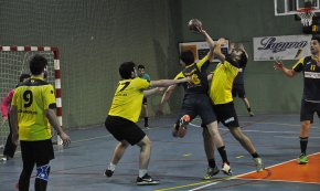 El CH Cambrils tanca la lliga amb una derrota a casa, però sent tercers a la classificació