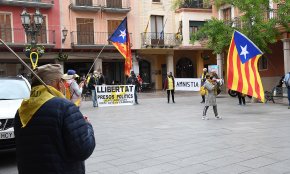 Els Avis i Àvies, agrupats en Taca d'Oli, mostren, a través d'un manifest, «el desacord amb la manera de fer que tenen els polítics de les tres formacions independentistes»