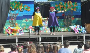 La Teca Teatre presenta el seu nou espectacle teatral per a les escoles «M de màgia (sense vareta)»