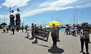 Els Avis i Àvies per la Llibertat protagonitzen una nova concentració silenciosa, al Port