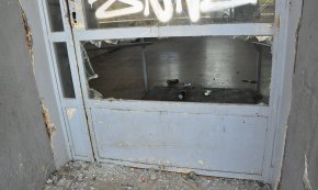 Continuen les accions vandàliques a l'edifici de l'antiga estació de tren