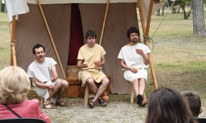 La vil·la romana de la Llosa acull una representació en format de gags, de com era la vida al fòrum romà