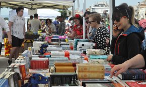 Primera jornada del Mercat de Sant Jordi al Port de Cambrils