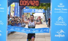 Andrés Puértolas, Melodie Riotteau, Raul Lorenzo i Blanca Sanromà, guanyadors de la Triatló de Cambrils (CONTÉ GALERIA FOTOGRÀFICA)