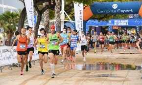 Jaume Leiva i Ana Martínez, guanyadors de la cursa dels 10 km amb el litoral cambrilenc com a marc de fons (CONTÉ GALERIA FOTOGRÀFICA)