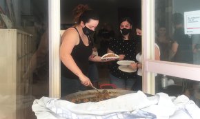 El dinar popular del Casal El Polvorí aplega unes 40 persones