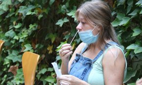 Les farmàcies podran vendre test d'antígens