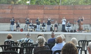 La ballada de sardanes al parc del Pescador es converteix en un concert donades les darreres restriccions per la covid-19
