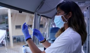 El col·lectiu d'infermeria de la demarcació tarragonina alerta de la falta de personal per atendre amb seguretat els pacients
