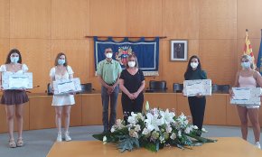 Les alumnes Anna Maria Zakreva, Claudia Mensa, Blanca Cerdan i Imane Belhadi reben els Premis d'Excel·lència de Batxillerat i Cicles Formatius