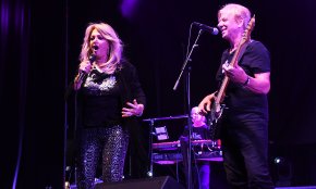 La força de la veu de Bonnie Tyler venç el mal temps