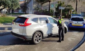 La Policia Local deté un conductor que circulava amb un permís de conduir de Sèrbia fals