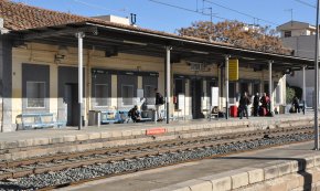 El ple reclama el desmantellament de la via del tren i complir tots els compromisos ferroviaris pendents