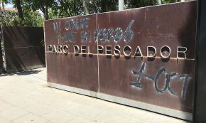 El PP exigeix que es netegin les pintades del mobiliari urbà abans de l'inici de la temporada turística d'estiu